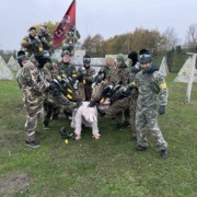 mange mennesker som har spillet paintball